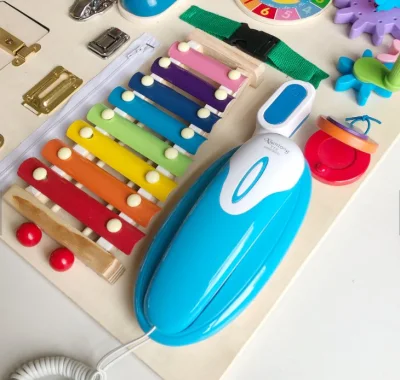 New Busy Board Arcobaleno Strumenti musicali per bambini Bambini Montessori Interruttore sbloccato Giocattoli educativi in ​​legno